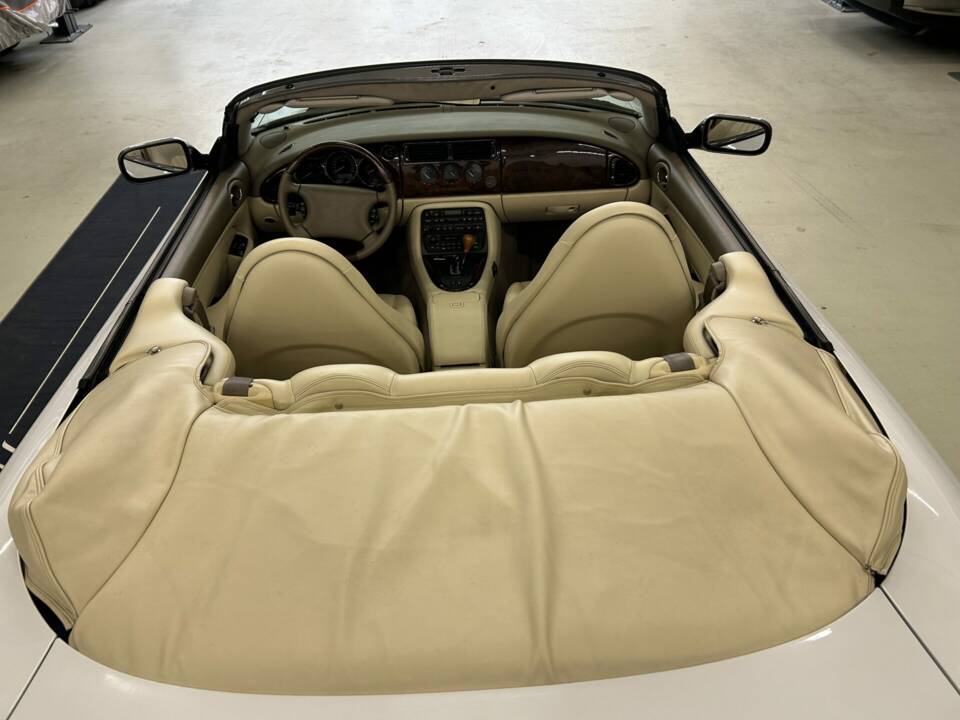 Immagine 18/28 di Jaguar XK8 4.0 (1997)