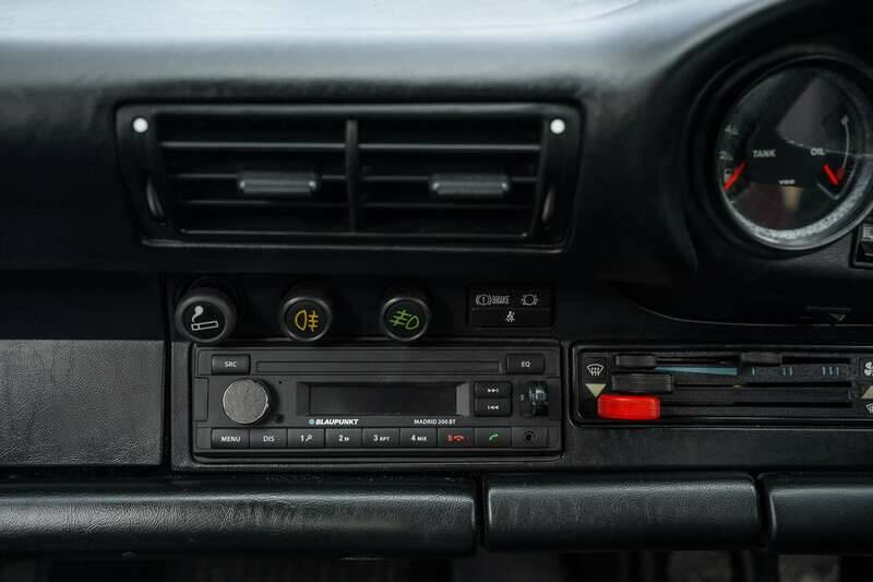 Bild 44/50 von Porsche 911 Carrera 3.2 (1989)
