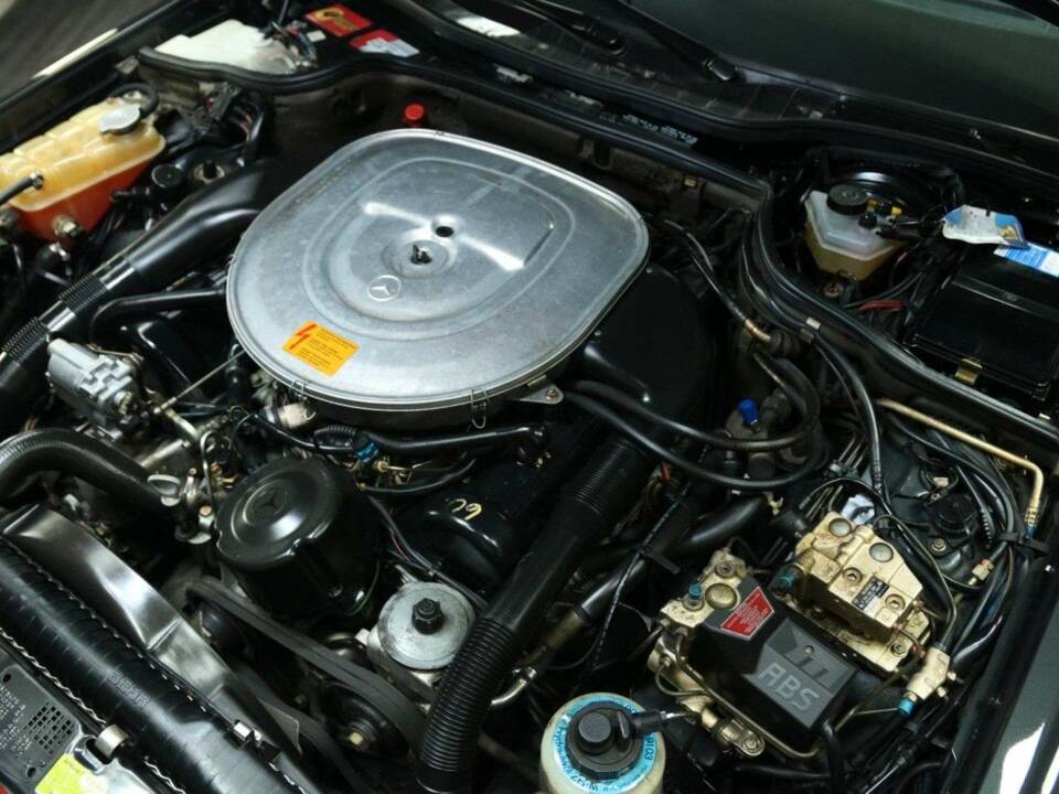 Image 27/30 of Mercedes-Benz 560 SEL (1989)