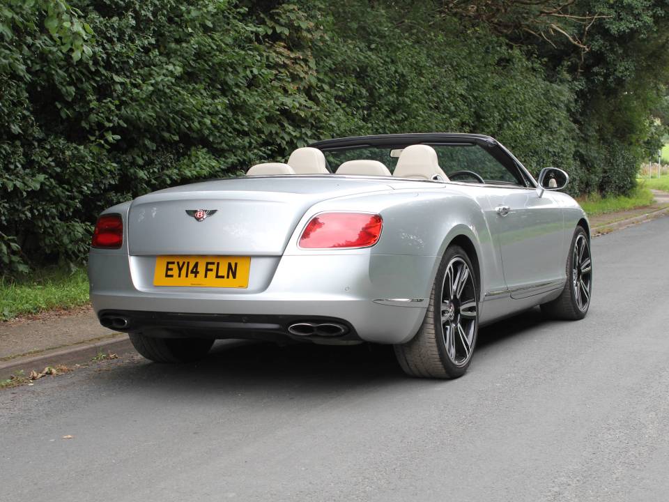 Imagen 6/19 de Bentley Continental GTC V8 (2014)