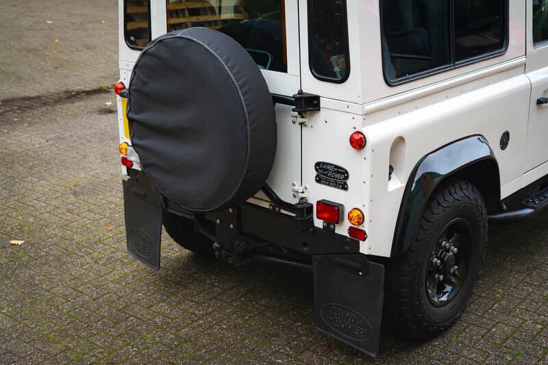 Image 9/41 of Land Rover Defender 90 "50th Anniversary" (1999)