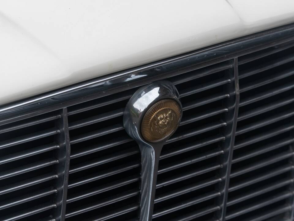 Image 44/50 of Jaguar XJ 6 4.2 (1972)