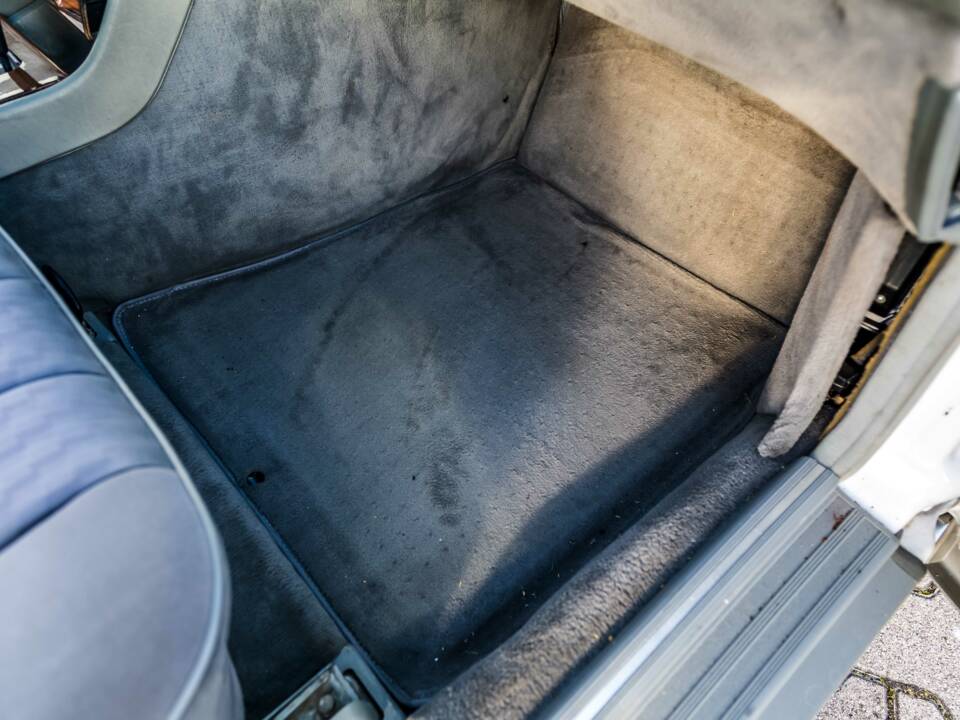 Image 129/175 of Mercedes-Benz 420 SE (1986)