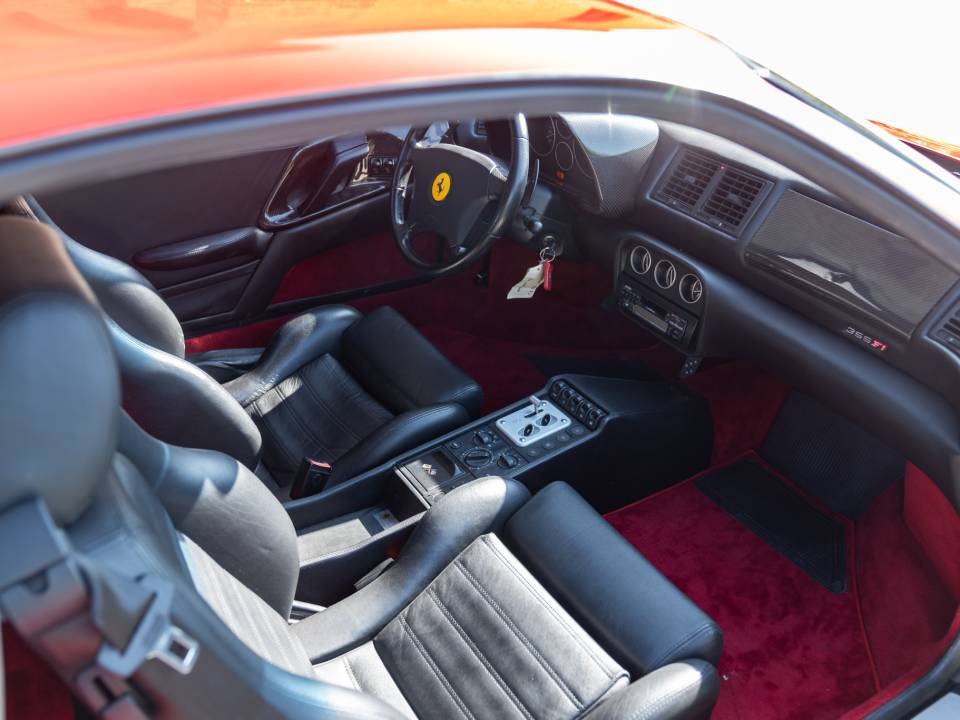 Immagine 26/50 di Ferrari F 355 Berlinetta (1998)