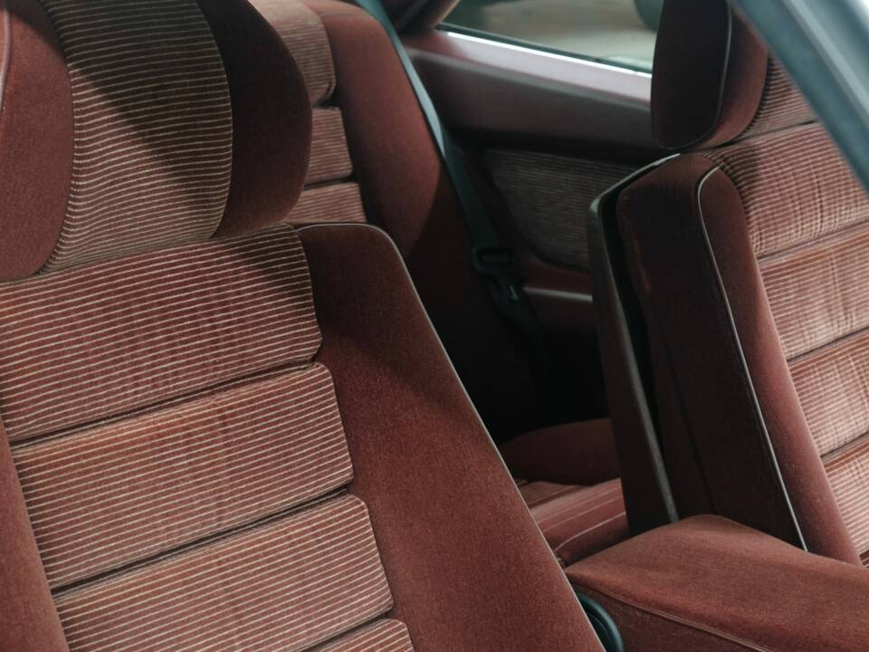 Bild 30/50 von Mercedes-Benz 560 SEC (1986)