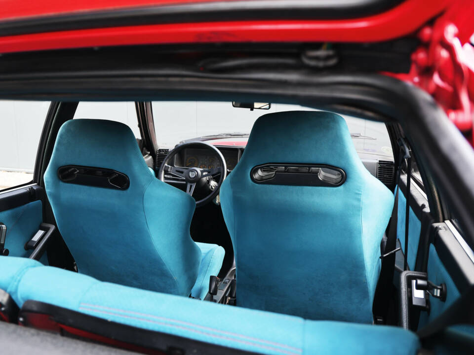 Image 37/41 of Lancia Delta HF Integrale (1989)
