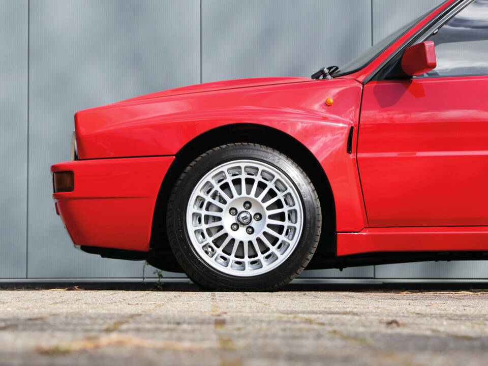 Afbeelding 35/58 van Lancia Delta HF Integrale Evoluzione I (1991)