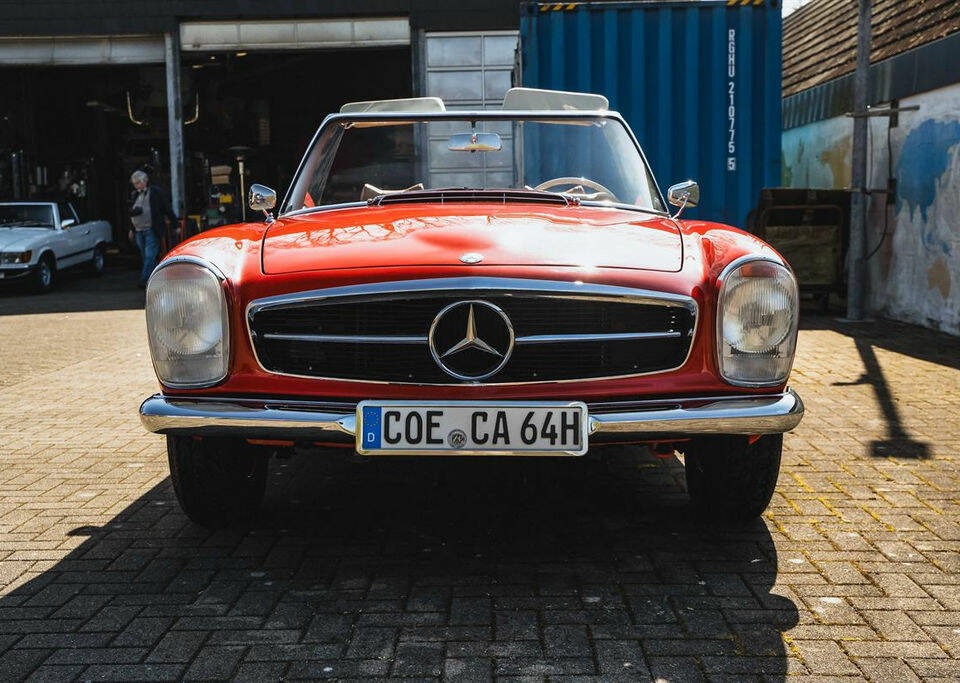 Image 2/8 of Mercedes-Benz 230 SL (1964)