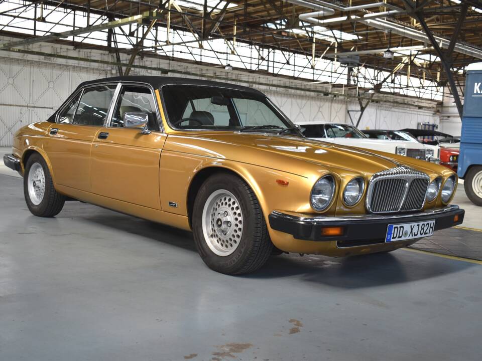 Image 1/47 of Daimler Sovereign 4.2 (1982)