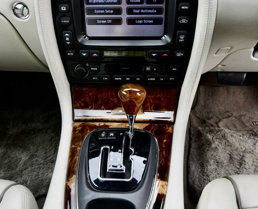 Afbeelding 46/50 van Jaguar XJ 8 4.2 (2003)