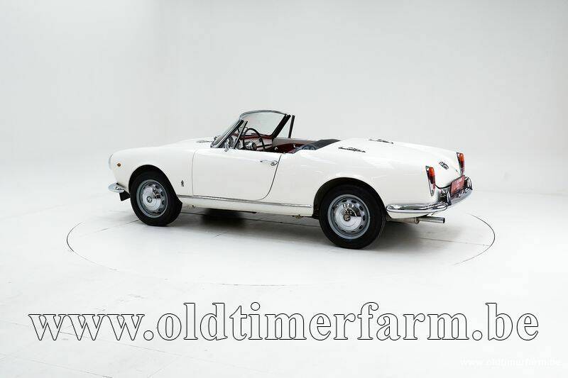 Image 4/15 of Alfa Romeo Giulia 1600 Spider Veloce (1965)