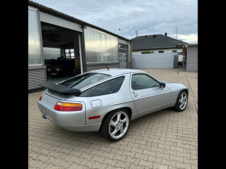 Image 5/17 of Porsche 928 S4 (1990)