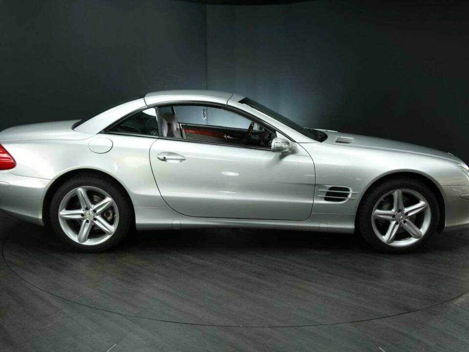 Immagine 7/30 di Mercedes-Benz SL 500 (2006)