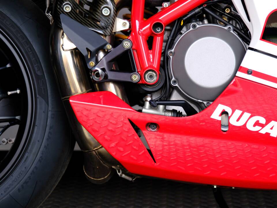Image 14/98 of Ducati 1098 R (2010)