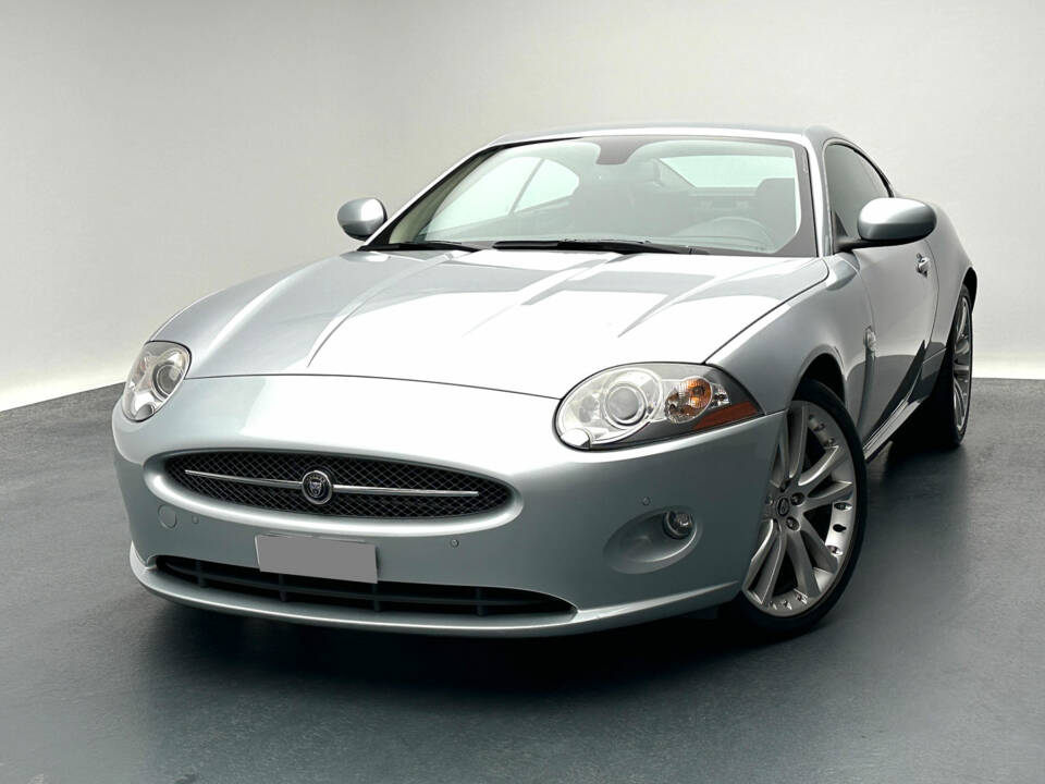 Image 2/10 de Jaguar XK 4.2 (2006)