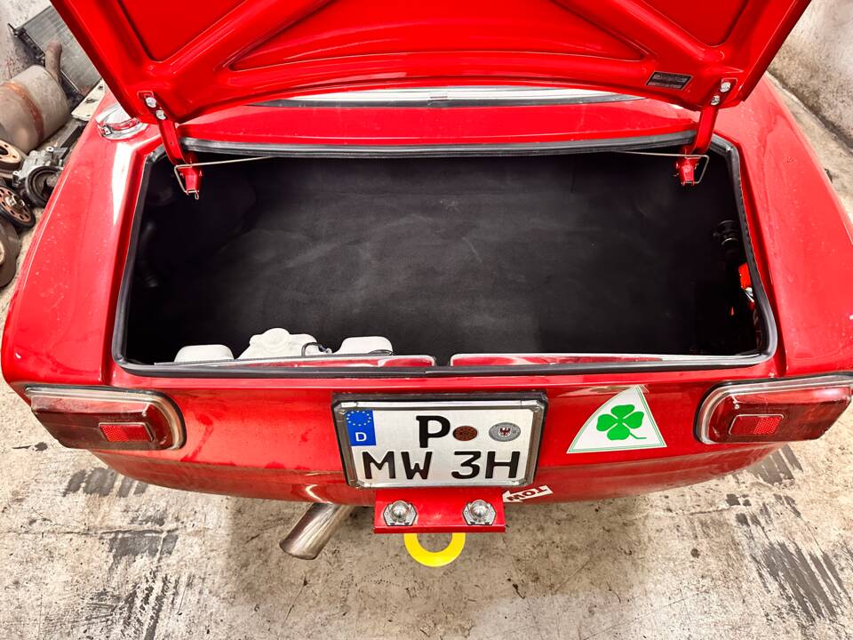 Image 9/29 of Alfa Romeo Giulia 1600 GT Junior (1972)