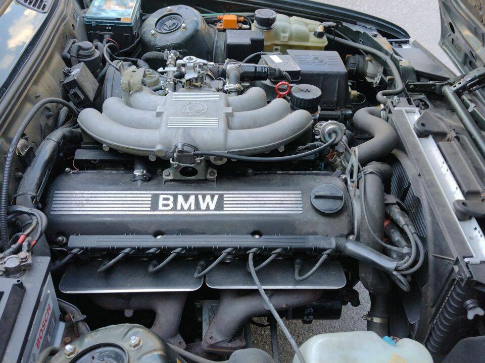 Image 13/21 of BMW 325i Touring (1989)