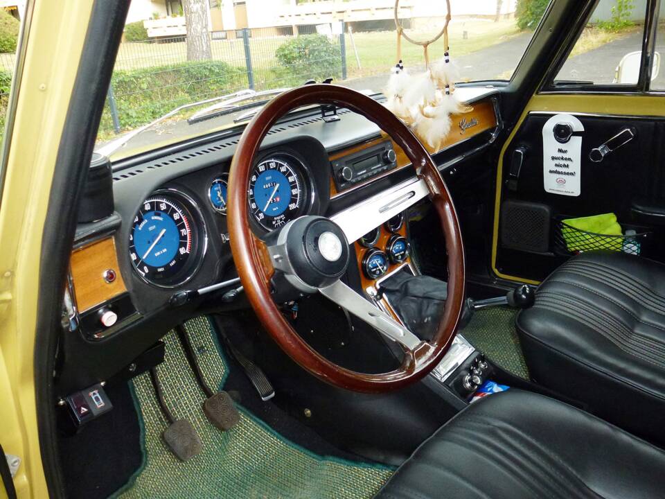 Image 10/13 de Alfa Romeo Giulia Nuova Super 1300 (1975)
