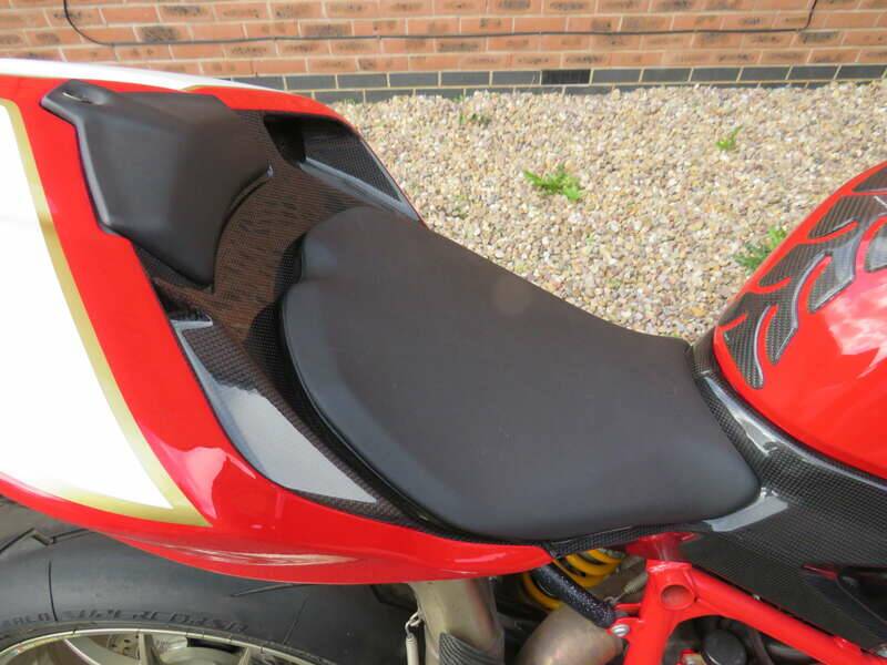 Bild 23/46 von Ducati 1098 R (2008)