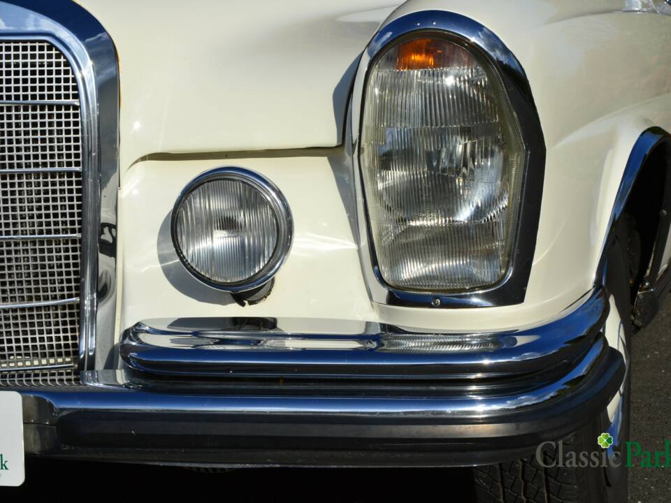 Image 42/50 of Mercedes-Benz 250 SE (1966)
