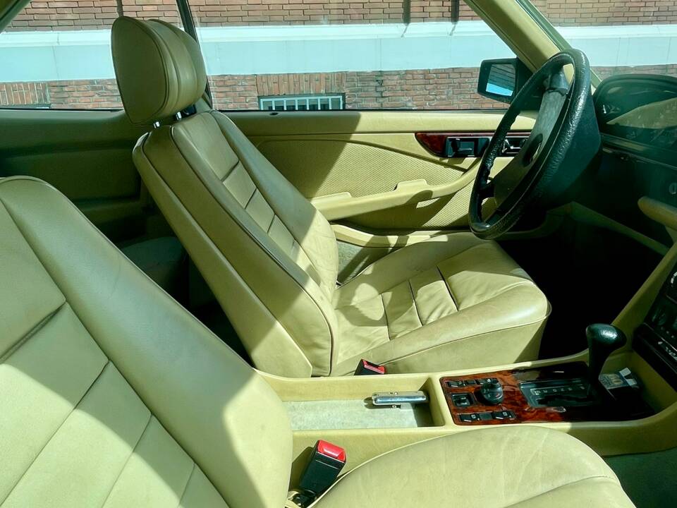 Bild 26/65 von Mercedes-Benz 380 SEC (1983)