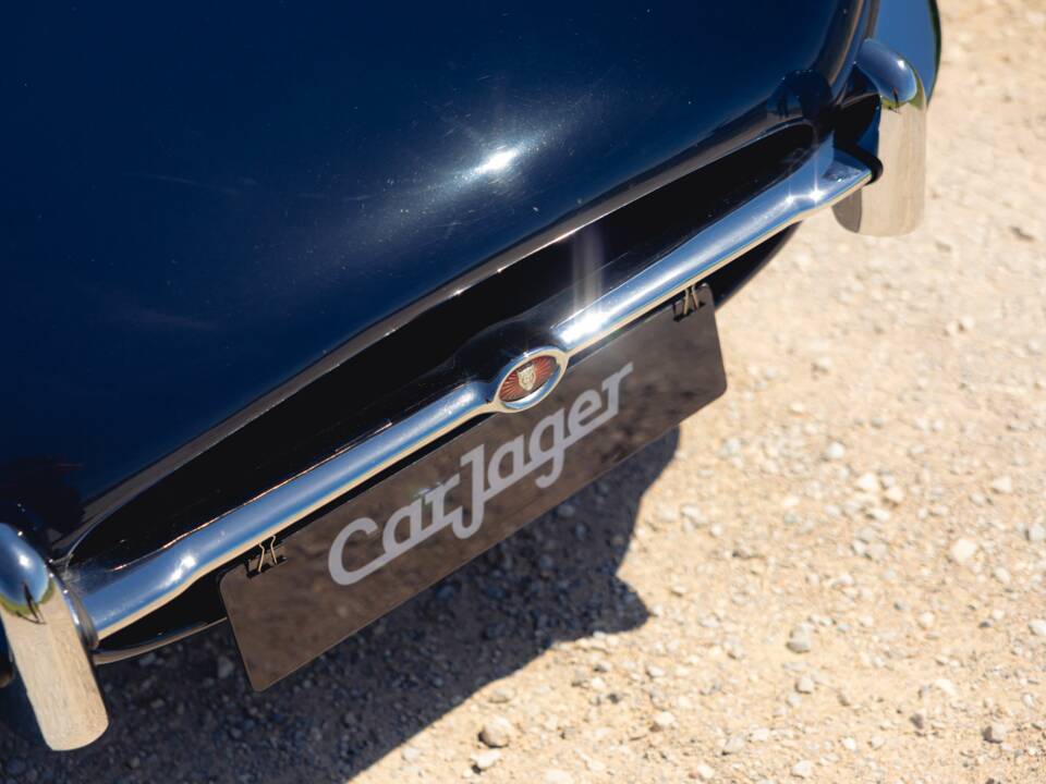 Image 21/50 de Jaguar E-Type (1969)