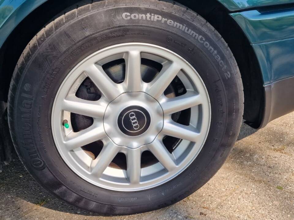 Image 2/21 de Audi Cabriolet 2.3 E (1992)