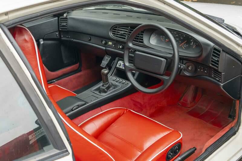 Immagine 2/41 di Porsche 944 Turbo (1986)