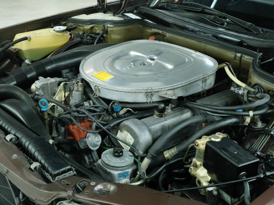 Bild 25/50 von Mercedes-Benz 380 SE (1984)