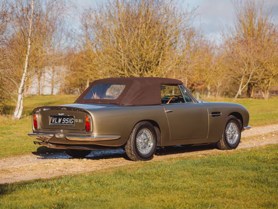 Image 31/99 of Aston Martin DB 6 Volante (1968)