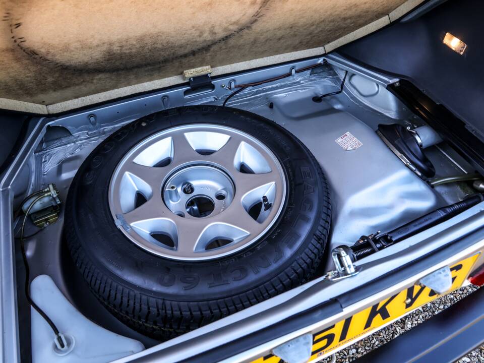 Image 48/50 of Ford Capri 2,8i (1987)