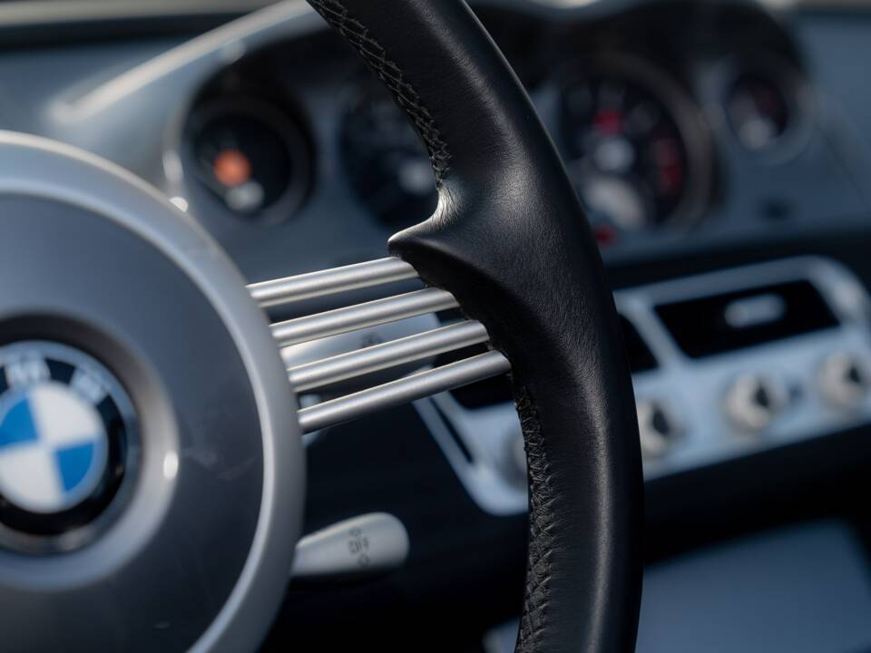 Image 76/84 of BMW Z8 (2001)