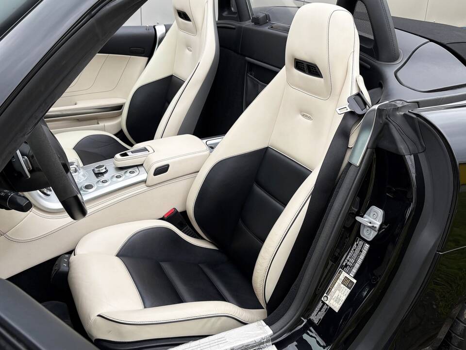 Image 17/28 of Mercedes-Benz SLS AMG Roadster (2012)