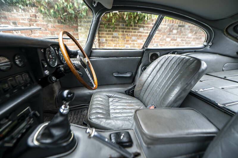 Image 24/50 de Jaguar E-Type (1968)