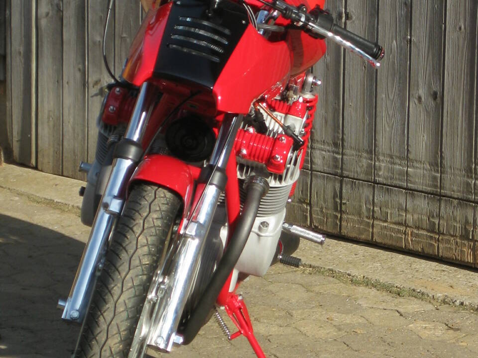 Image 8/10 de MV Agusta DUMMY (1977)