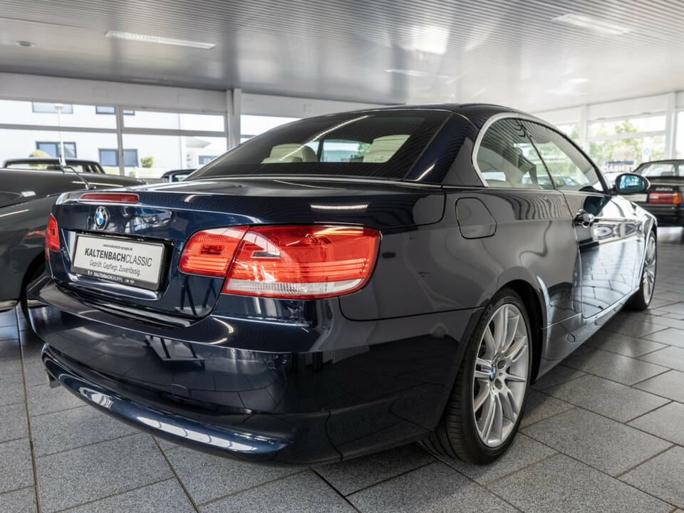 Image 29/31 of BMW 320i (2008)