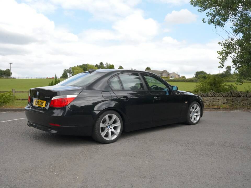Bild 9/48 von BMW 550i (2006)