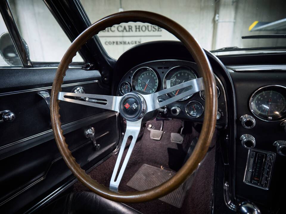Image 49/78 of Chevrolet Corvette Stingray 427 (1967)