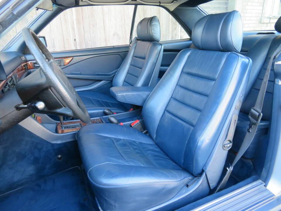 Image 5/19 of Mercedes-Benz 380 SEC (1982)