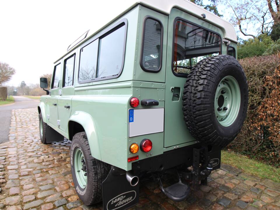 Bild 8/24 von Land Rover Defender 110 Heritage (2015)
