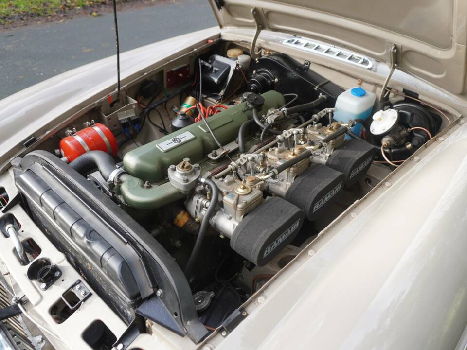 Bild 16/18 von MG MGC GT (1969)