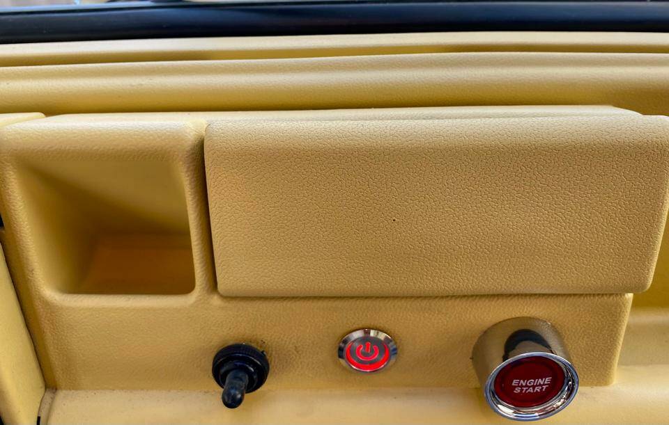 Image 21/91 of Renault R 4 F6 (1988)