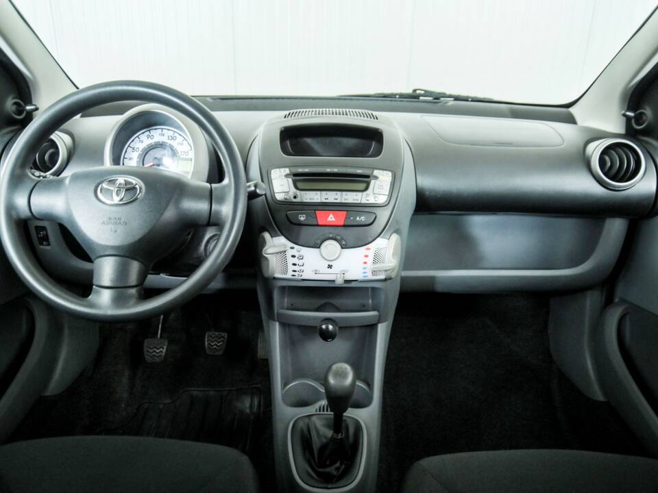 Image 7/48 of Toyota Aygo (2010)