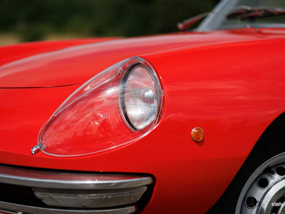 Image 19/44 of Alfa Romeo 1750 Spider Veloce (1969)