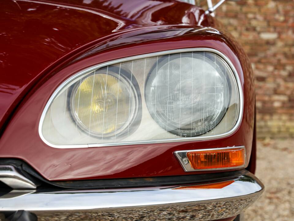 Image 34/50 de Citroën DS 21 (1971)