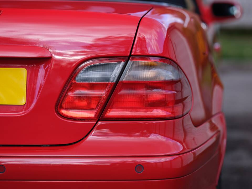 Image 21/43 of Mercedes-Benz CLK 320 (1999)