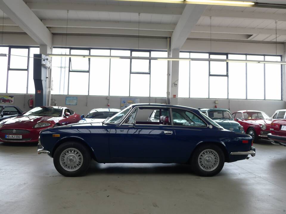 Image 25/42 of Alfa Romeo 2000 GT Veloce (1975)