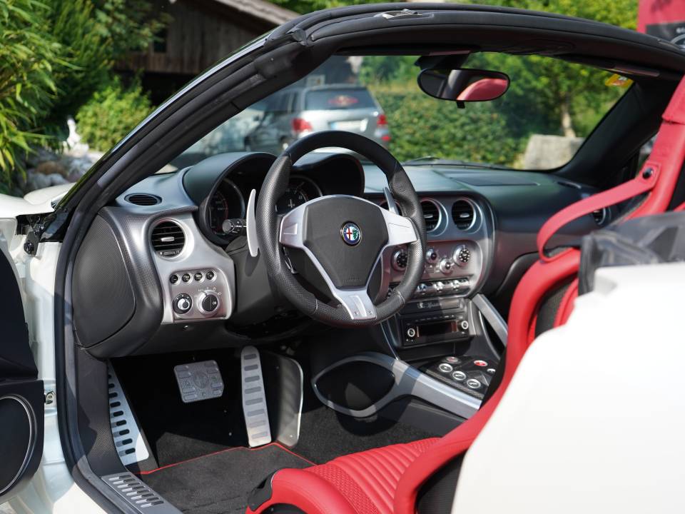 Afbeelding 2/18 van Alfa Romeo 8C Spider (2010)