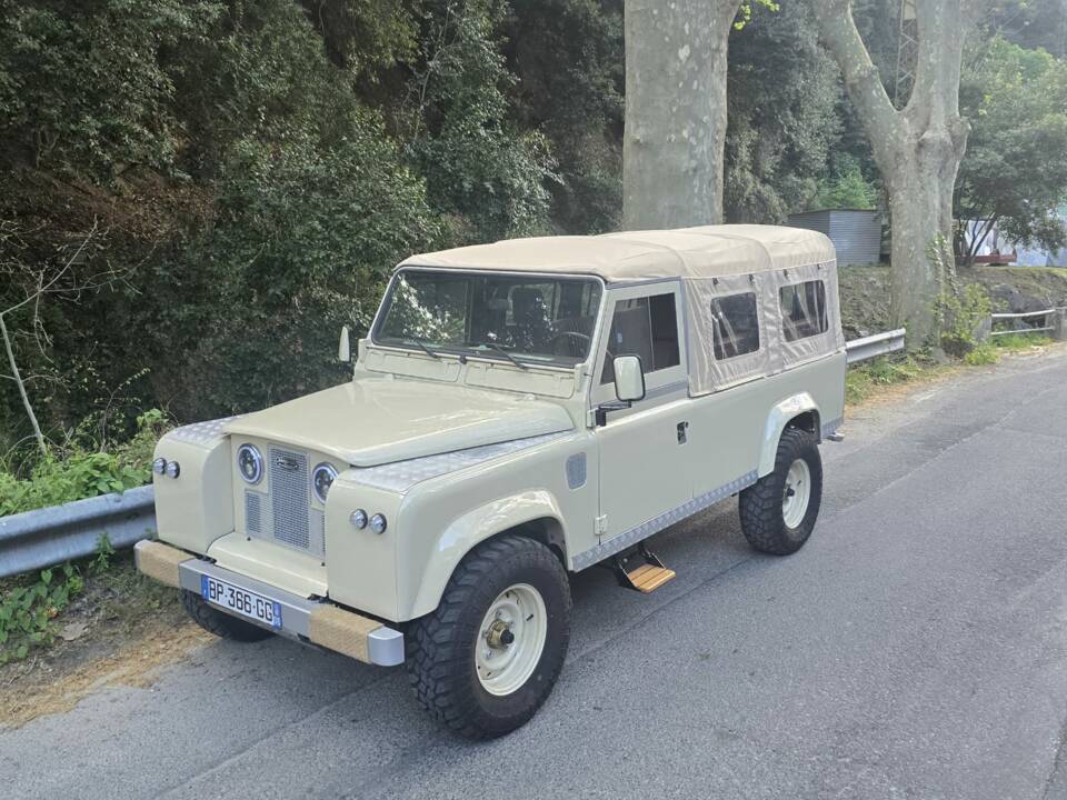 Bild 32/57 von Land Rover 110 (1989)