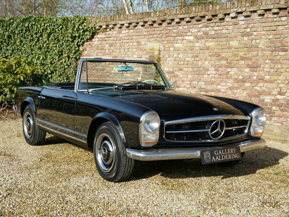 Image 44/50 of Mercedes-Benz 230 SL (1966)